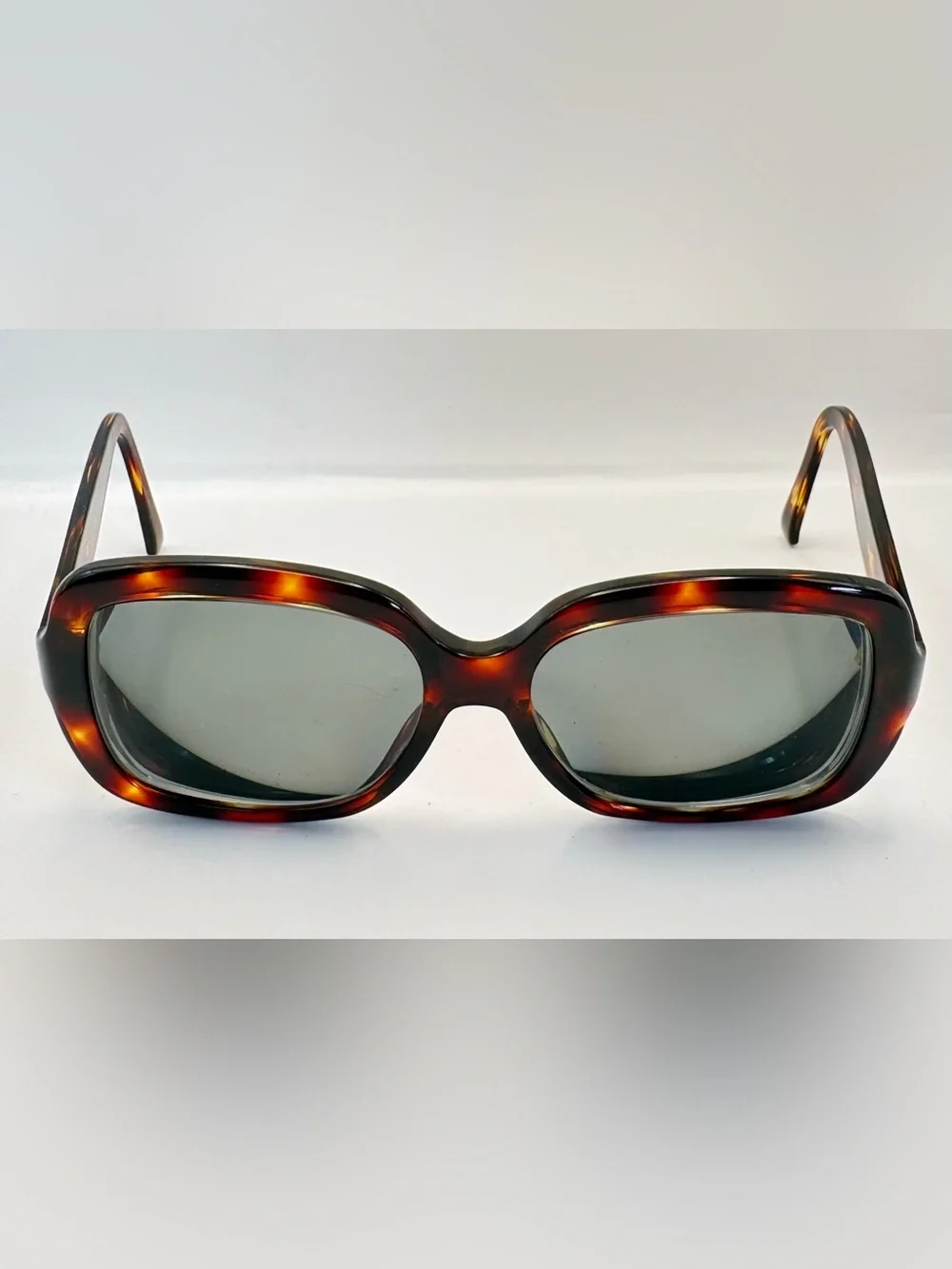Vogue listing pair